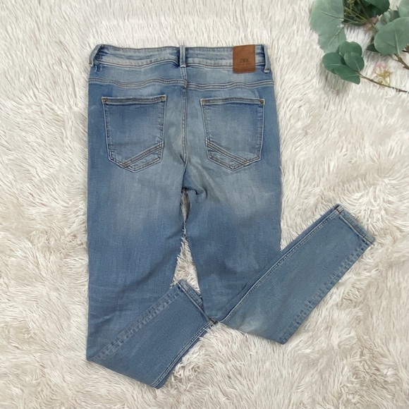 Zara Distressed Zipper front Denim Jeans - Picture 3 of 6
